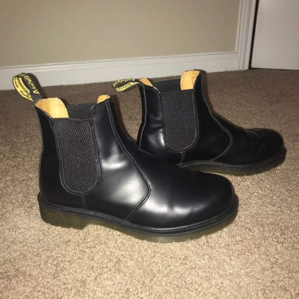 Doc Marten Chelsea Boot - Picture 1 of 4